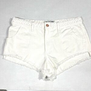 ABERCROMBIE & FITCH HIGH RISE FRAYED FESTIVAL SHORT (368)